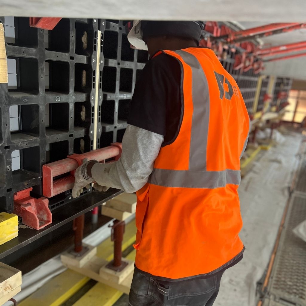 Coffrage précontrainte béton