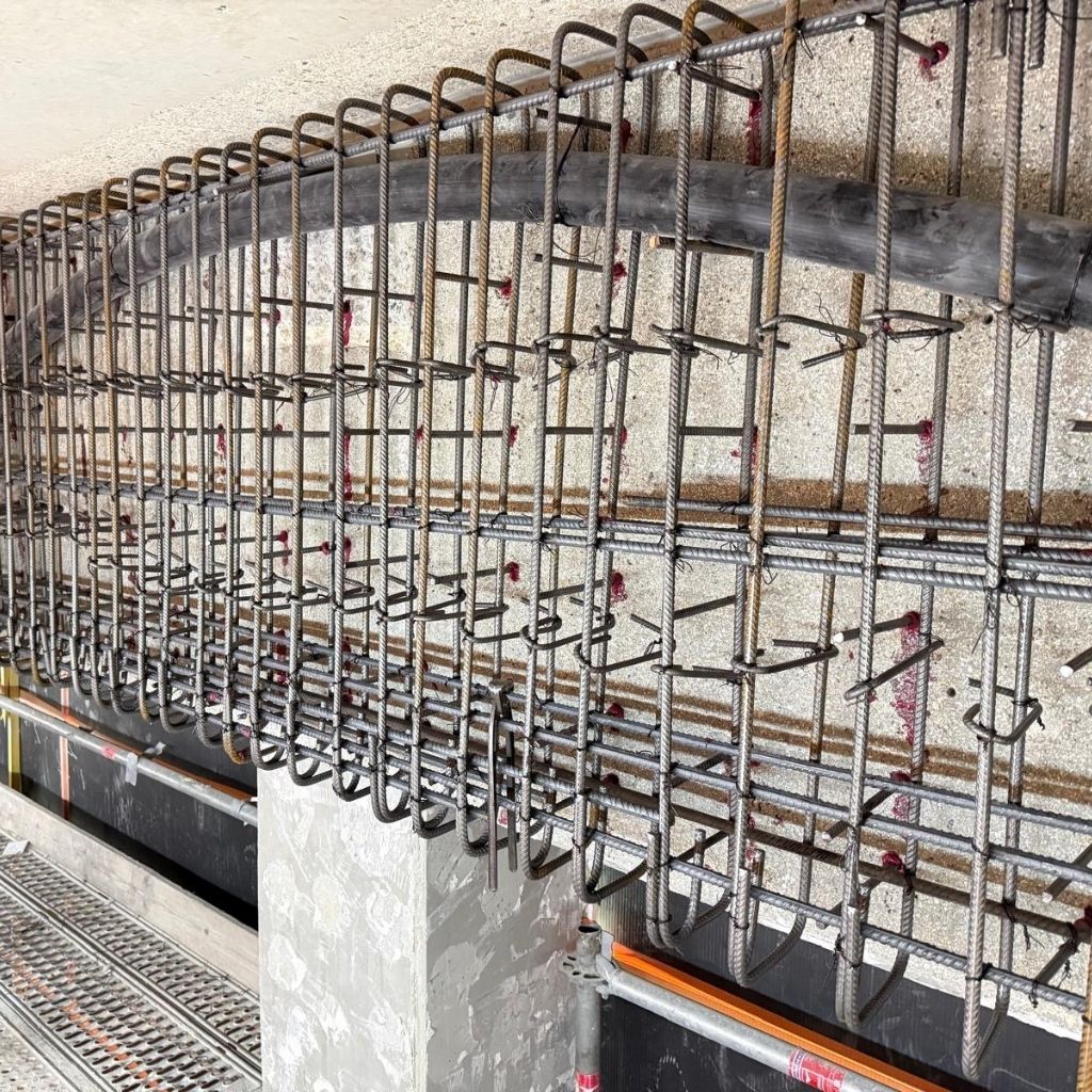 câble de précontrainte dans une poutre en béton